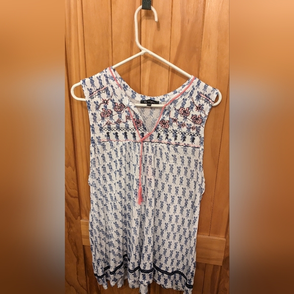 Peasant style sleeveless top - Picture 1 of 4